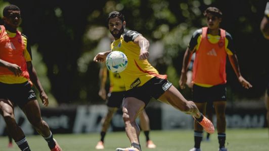Hulk em ação no treino do Atlético, nesta terça-feira (18)
