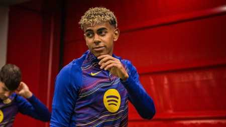 Lamine Yamal antes de jogo entre Barcelona e PSG