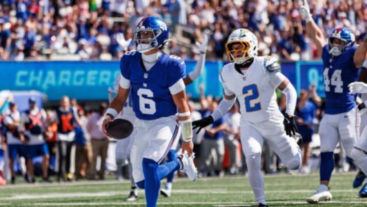 O quarterback Jaxson Dart fez a sua estreia como titular pelo New York Giants neste domingo (28)