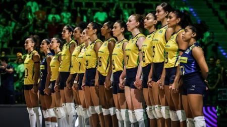 Jogadoras da Seleção Brasileira Feminina de Vôlei durante execução do Hino Nacional