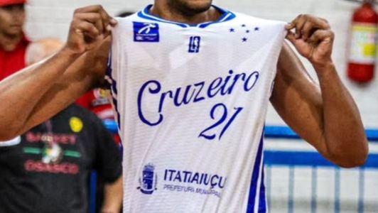 Parceria Itatiaiuçu e Cruzeiro Basquete está estampada no uniforme