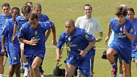 Seleção Brasileira se prepara para jogos das Eliminatórias da Copa em 2005