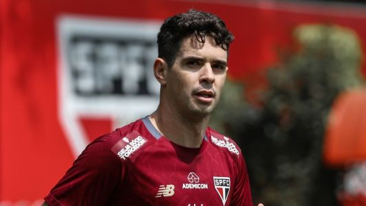 Oscar, meia do São Paulo, durante treinamento da equipe