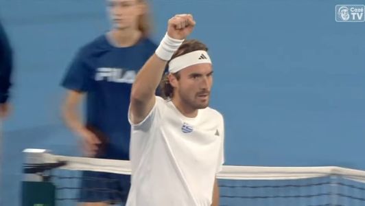 Stefano Tsitsipas comemora vitória sobre Thiago Wild pela Copa Davis