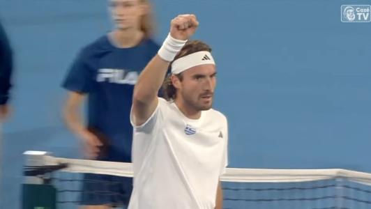 Stefano Tsitsipas comemora vitória sobre Thiago Wild pela Copa Davis