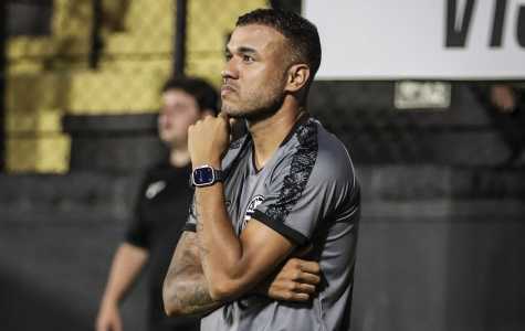 Roger Silva em ação pelo Athletic Club