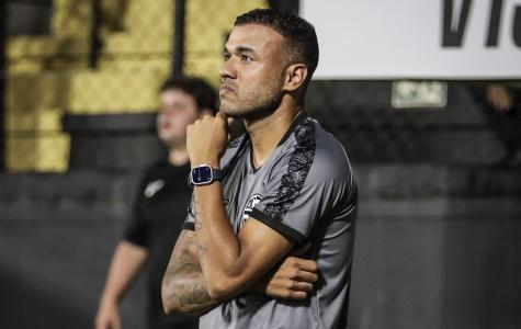 Roger Silva em ação pelo Athletic Club