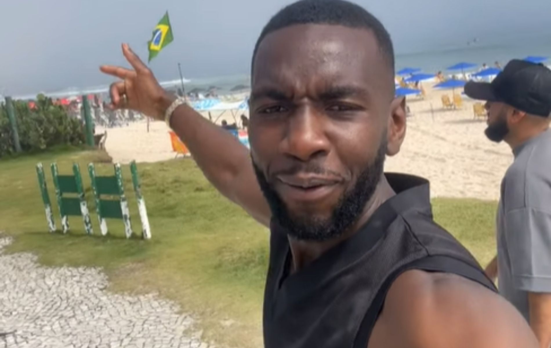 Reforço do Cruzeiro, Bolasie passeia pelo RJ antes do Jogo das Estrelas, de Zico
