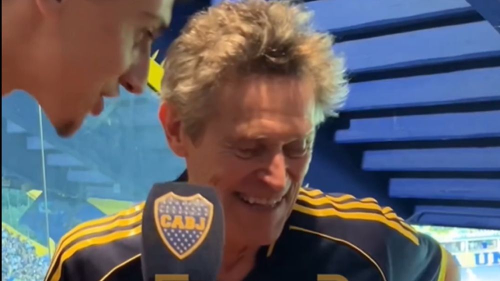 Astro de Hollywood, 'Duende Verde' assiste a jogo do Boca na Bombonera e vibra