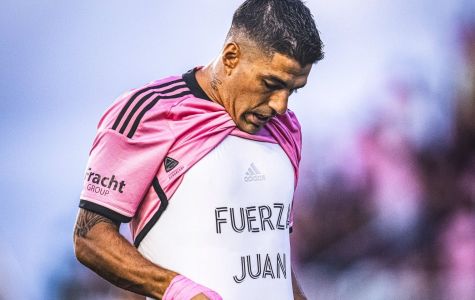 Luis Suárez homenageou o compatriota Juan Izquierdo após marcar gols pelo Inter Miami contra o FC Cincinnati, neste sábado (24)