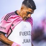Suárez marca gol e homenageia Juan Izquierdo, internado após passar mal em campo