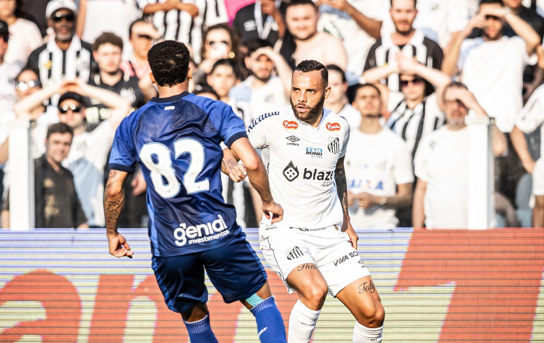 Santos desperdiça pênalti e perde para o Avaí com golaço de ex-Cruzeiro na Série B