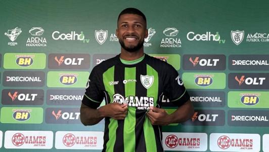 Emerson Santos em apresentação no América