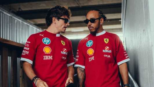 Charles Leclerc (à esq.) e Lewis Hamilton (à dir.), pilotos da Ferrari na Fórmula 1