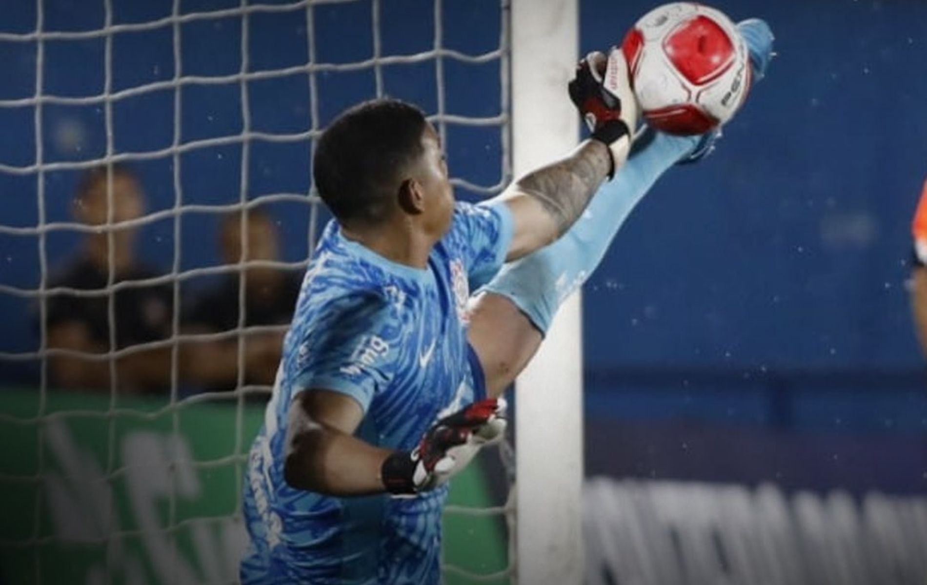 Goleiro brilha, e Corinthians avança na Copinha após eliminar Ituano nos pênaltis