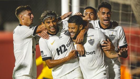 Jogadores do Atlético comemorando gol