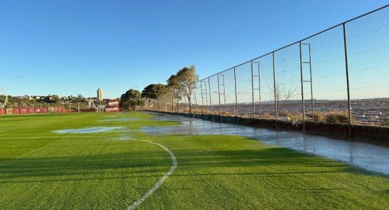 CT Parque Gigante, do Inter, sendo invadido pela água do Lago Guaíba