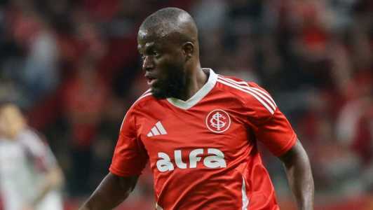 Enner Valencia em ação pelo Inter contra o Flamengo, pelo Campeonato Brasileiro