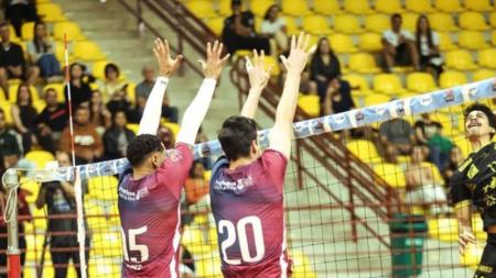 JF Vôlei e Montes Claros em partida neste sábado (4) pelo Campeonato Mineiro Masculino de Vôlei