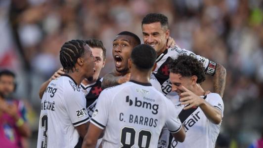 Rayan comemora gol do Vasco em duelo deste domingo (5) contra o Vitória