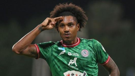 Corinthians encaminha contratação do atacante Vitinho, ex-Flamengo