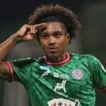 Ex-Flamengo, Vitinho 'fura' Corinthians e revela acerto com o clube