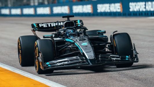 George Russell em ação no treino classificatório do GP de Singapura de Fórmula 1