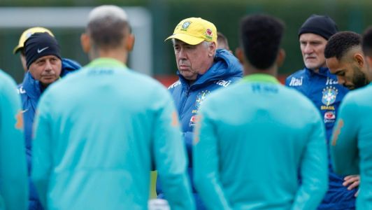 Carlo Ancelotti, técnico da Seleção Brasileira, em treinamento da equipe em Londres