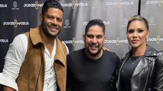 Hulk, Jorge e Camila Ângelo, no camarim do show em Campina Grande