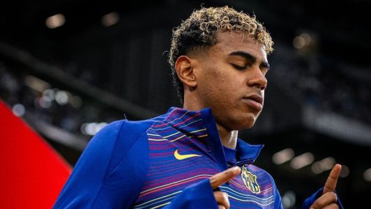 Lamine Yamal, atacante do Barcelona, antes da partida com o Real Madrid, nesse domingo (26)