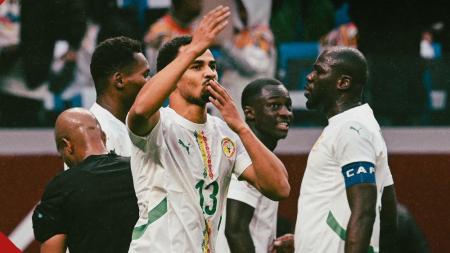 Jogadores de Senegal celebram gol sobre Mali na Copa Africana de Nações