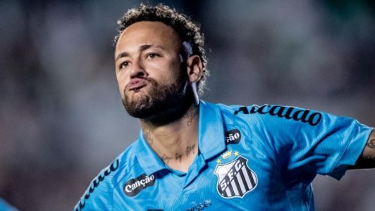 Neymar celebra gol sobre o Juventude pela Série A do Brasileiro
