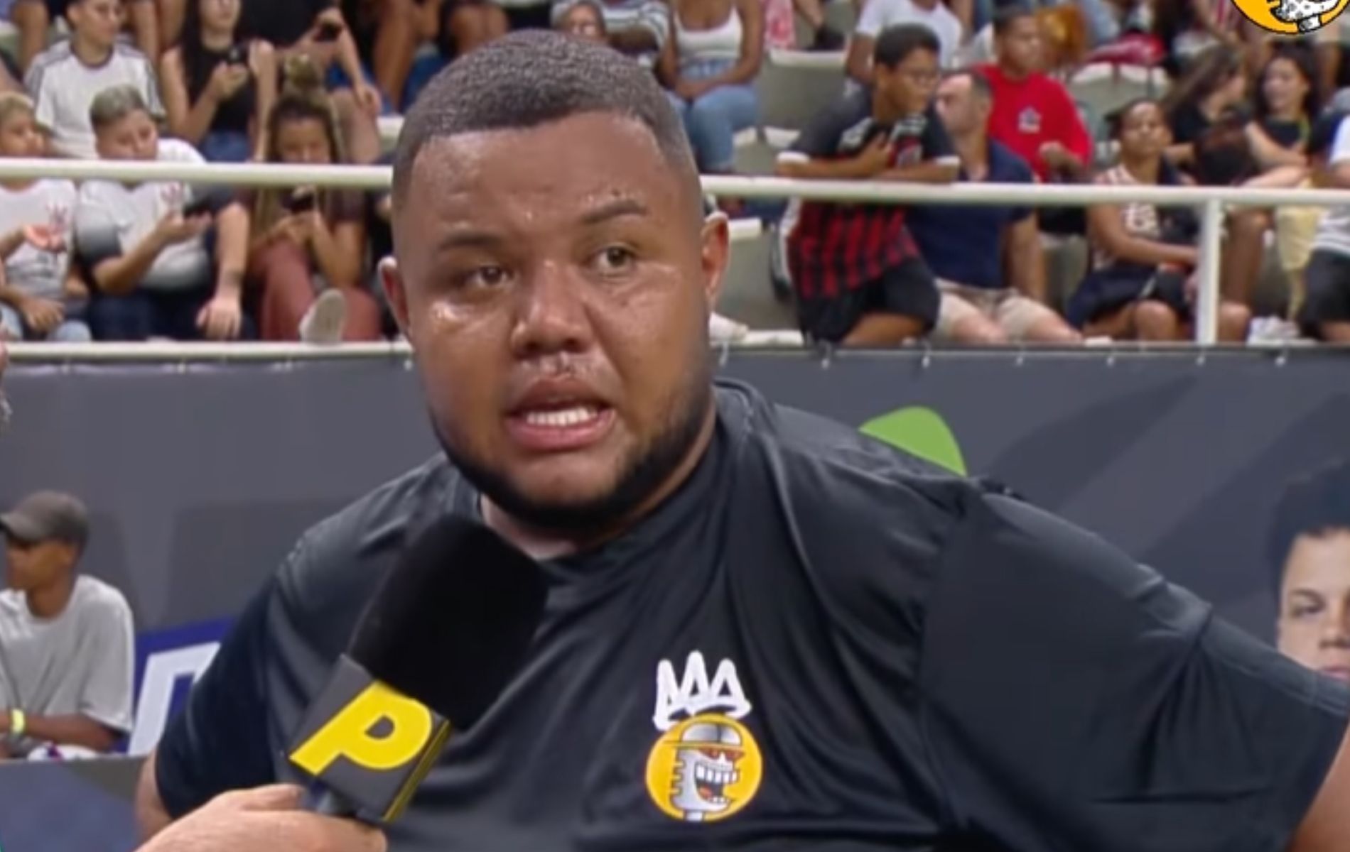 Influenciador mineiro ganha desafio de X1 e se emociona