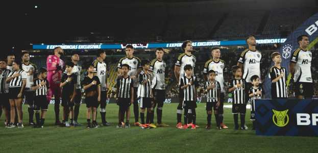 Jogadores do Atlético antes do duelo com Fluminense pela Série A do Brasileiro