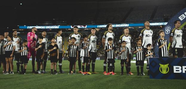 Jogadores do Atlético antes do duelo com Fluminense pela Série A do Brasileiro