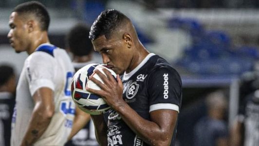 Pedro Rocha, em ação pelo Remo