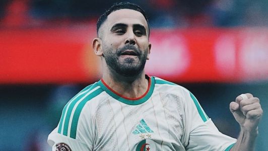 Riyad Mahrez celebra gol sobre Sudão na Copa Africana de Nações