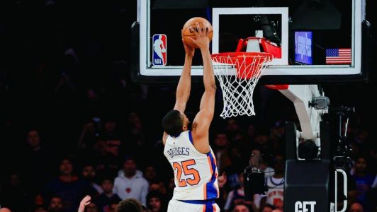 Mikal Bridges em ação pelo NY Knicks contra os Rockets na NBA