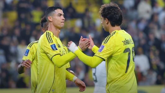 Cristiano Ronaldo (à esq.) celebra gol com João Félix (à dir.), pela AFC Champions 2
