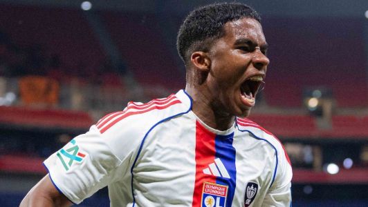 Endrick celebra gol pelo Lyon