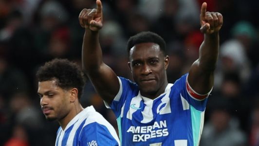 Danny Welbeck, do Brighton, celebra gol sobre o Manchester United