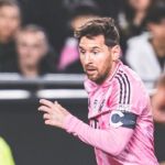 Messi se descontrola após derrota do Inter Miami e precisa ser contido por Suárez