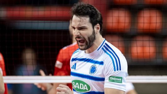 Oppenkoski comemora ponto do Sada Cruzeiro no Mundial de Clubes de Vôlei