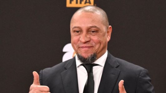 Roberto Carlos, campeão da Copa do Mundo de 2002 pela Seleção Brasileira