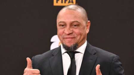 Roberto Carlos, campeão da Copa do Mundo de 2002 pela Seleção Brasileira