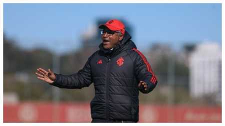 Roger Machado prepara o Inter para a retomada do Brasileirão