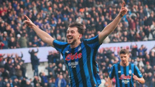 Samardzic celebra gol da virada da Atalanta sobre o Napoli