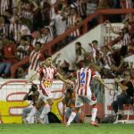 Com gol heróico no final, Náutico bate Brusque e garante acesso à Série B