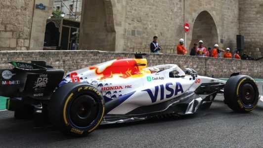 Carro da Racing Bulls em ação no GP do Azerbaijão de 2025