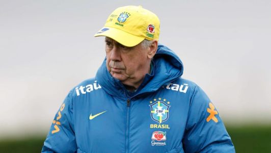 Carlo Ancelotti em treino da Seleção Brasileira